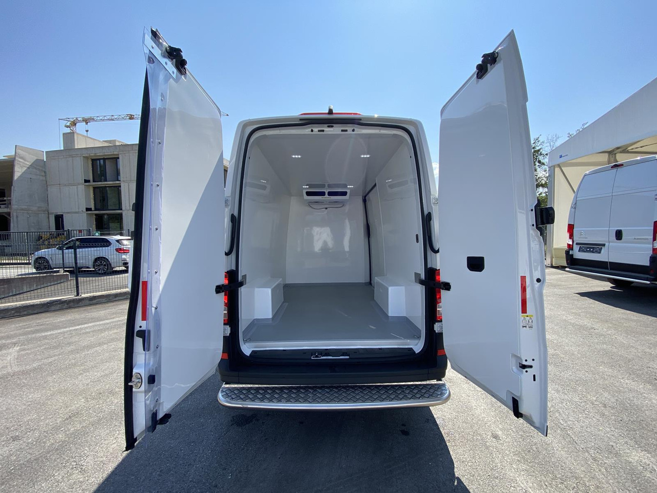 MAN TGE 3.140 L3H3 140PS RS3640mm/ FRISCHDIENST BIS 0 + KONVEKTA UNDERMODE - Hladilno vozilo: slika 3 MAN TGE 3.140 L3H3 140PS RS3640mm/ FRISCHDIENST BIS 0 + KONVEKTA UNDERMODE - Hladilno vozilo: slika 3