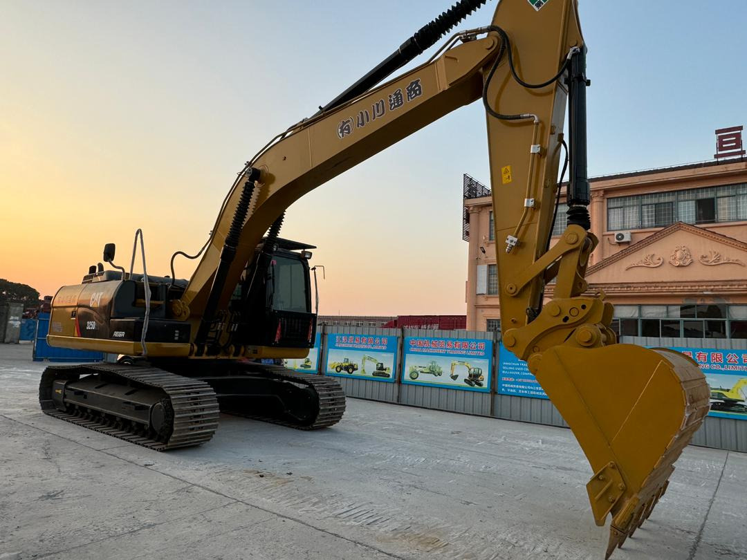 CATERPILLAR 325D CAT 320D 320D2 320GC 329D 330D 330D2 Used Excavator in High Quality for Sale - Bager goseničar: slika 4 CATERPILLAR 325D CAT 320D 320D2 320GC 329D 330D 330D2 Used Excavator in High Quality for Sale - Bager goseničar: slika 4