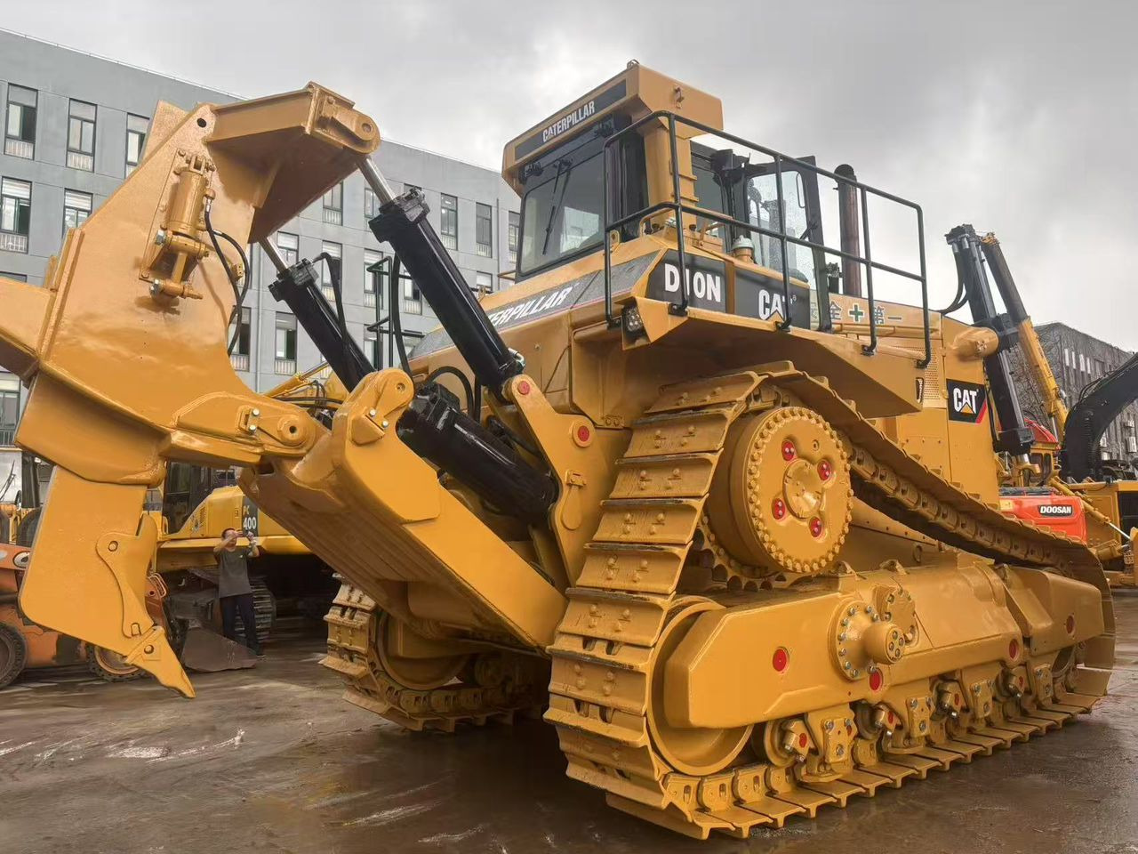 Caterpillar CAT D10N D9R D8R D8T D7R D7G D6G D6H Secondhand Used Dozers Bulldozer on Sale - Buldožer: slika 1 Caterpillar CAT D10N D9R D8R D8T D7R D7G D6G D6H Secondhand Used Dozers Bulldozer on Sale - Buldožer: slika 1