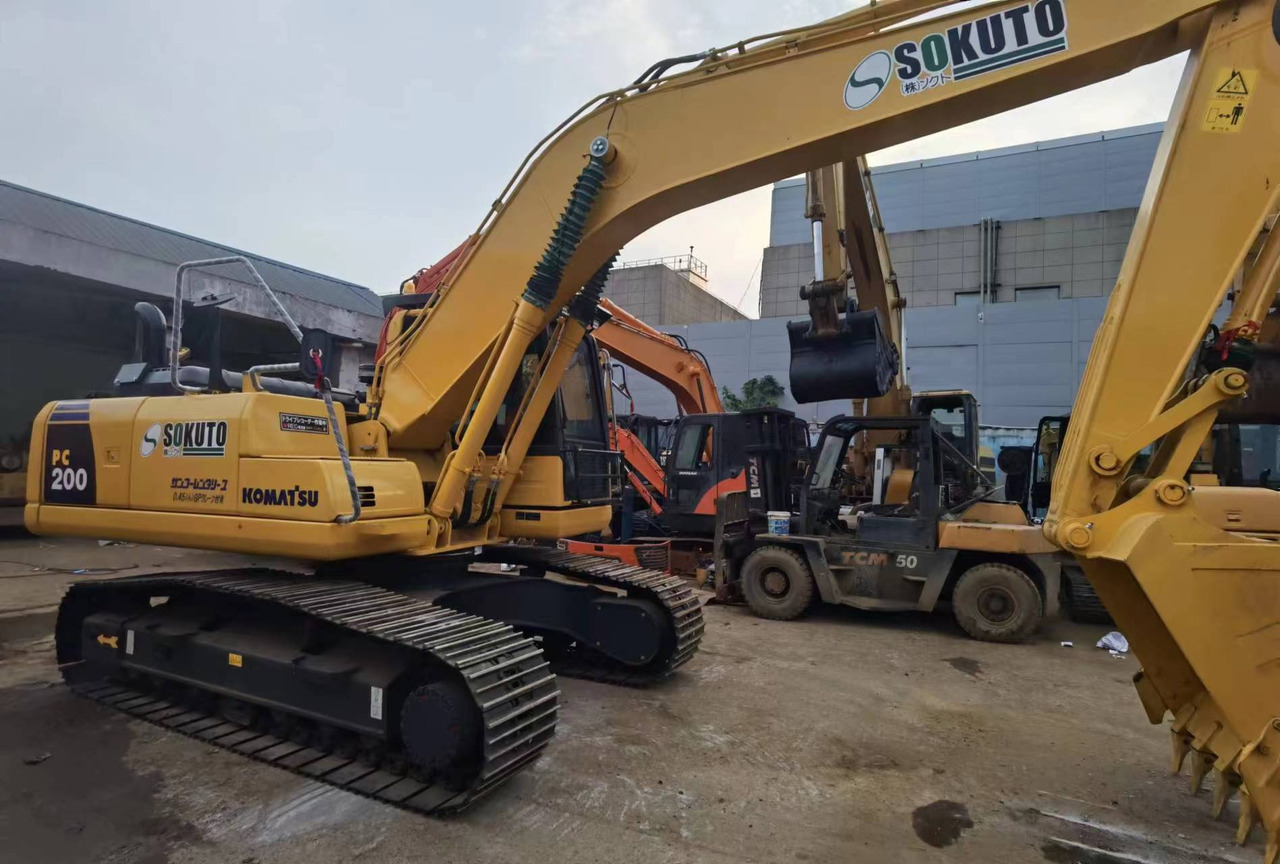 Komatsu PC200 PC210 PC220 Used Excavator in Excellent Work Condition - Bager goseničar: slika 4 Komatsu PC200 PC210 PC220 Used Excavator in Excellent Work Condition - Bager goseničar: slika 4