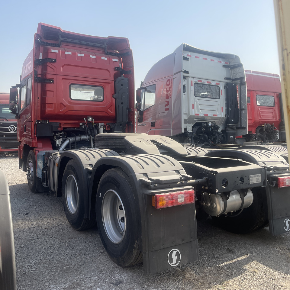 Shacman New or Used (6*4) ,(8*2) (8*4)Semi Truck Head Tractor Head Tipper Head - Vlačilec: slika 5 Shacman New or Used (6*4) ,(8*2) (8*4)Semi Truck Head Tractor Head Tipper Head - Vlačilec: slika 5