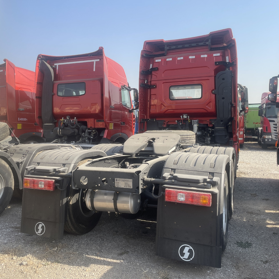 Shacman Slightly Used X3000 X5000 (6*4) Semi Truck Head Tractor Head Tipper Head - Vlačilec: slika 5 Shacman Slightly Used X3000 X5000 (6*4) Semi Truck Head Tractor Head Tipper Head - Vlačilec: slika 5