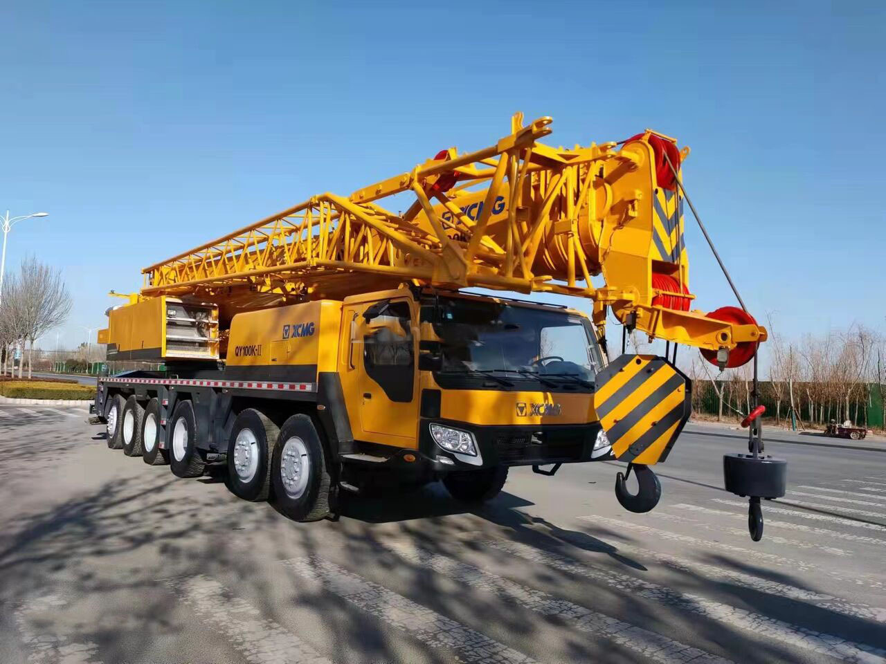 XCMG 100 Ton used truck crane QY100 with 68 meter telescopic boom on sale - Avtodvigalo: slika 4 XCMG 100 Ton used truck crane QY100 with 68 meter telescopic boom on sale - Avtodvigalo: slika 4