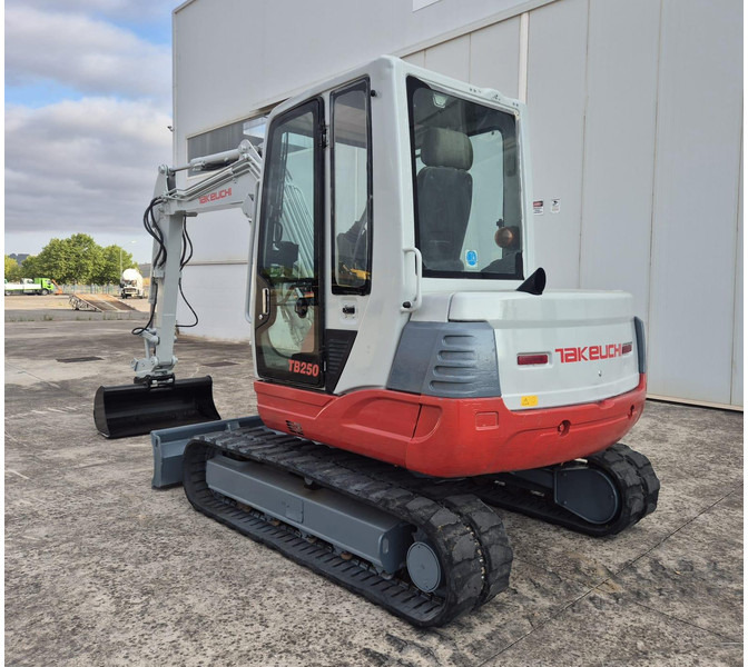 Takeuchi TB250 lizing Takeuchi TB250: slika 8