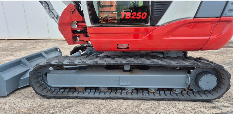 Takeuchi TB250 lizing Takeuchi TB250: slika 11