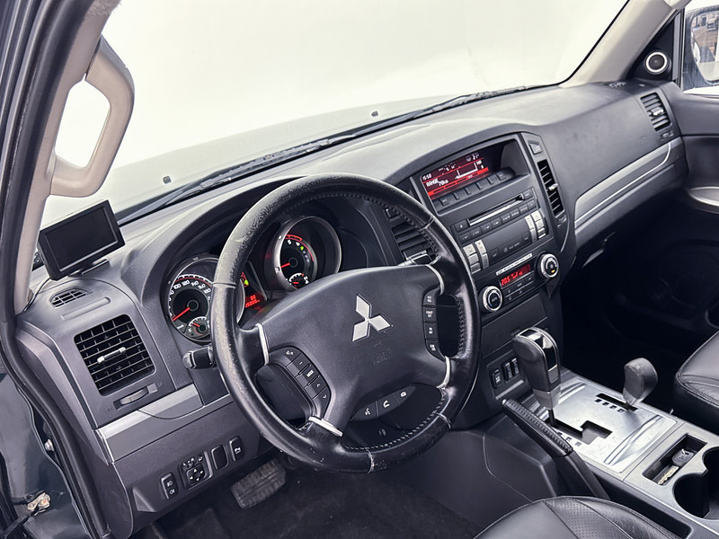 Mitsubishi Pajero 3.2 DI-D Instyle High Roof Van Grijs kenteken Automaat Climate control Trekhaak 3000KG - Dostavno vozilo: slika 5 Mitsubishi Pajero 3.2 DI-D Instyle High Roof Van Grijs kenteken Automaat Climate control Trekhaak 3000KG - Dostavno vozilo: slika 5