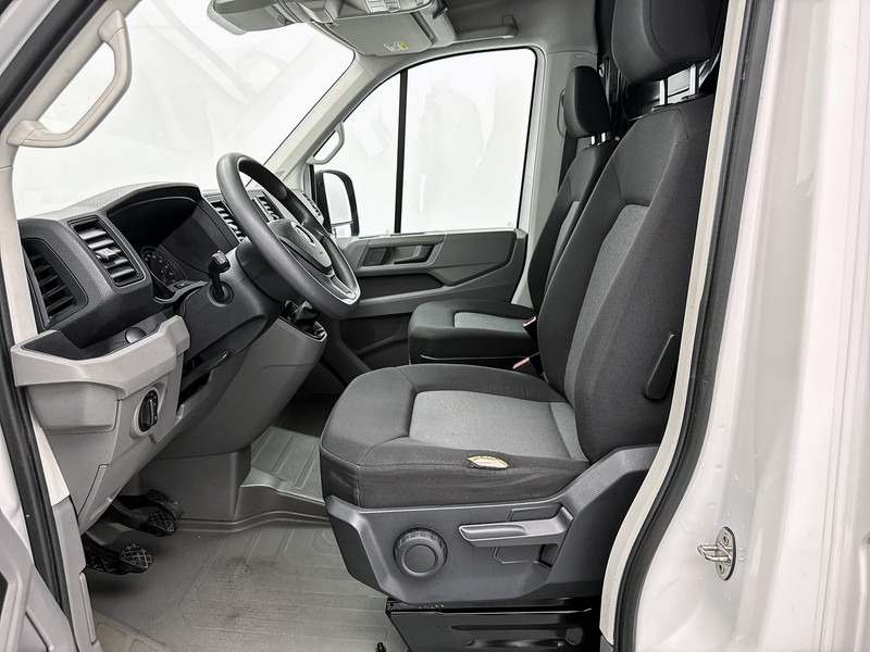 Volkswagen Crafter 35 2.0 TDI L3H3 Navigatie Inrichting Achteruitrijcamera met sensoren Cruise control - Furgon: slika 4 Volkswagen Crafter 35 2.0 TDI L3H3 Navigatie Inrichting Achteruitrijcamera met sensoren Cruise control - Furgon: slika 4
