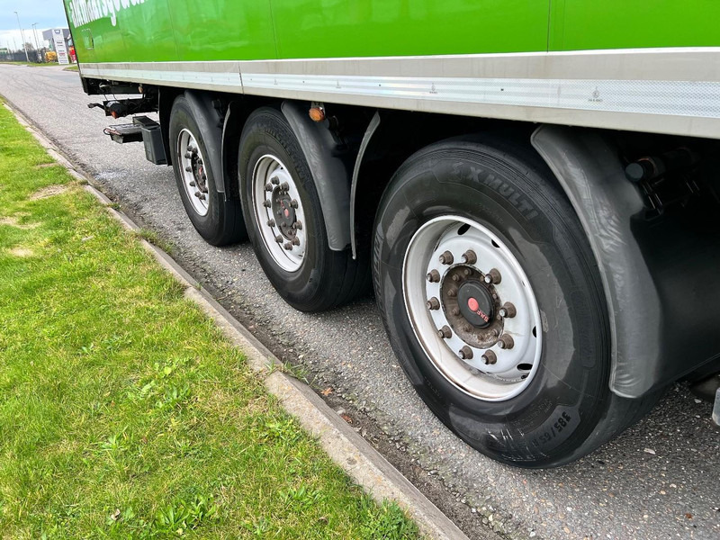 Kögel 3 - assige koeloplegger Lift axle / Carrier Vector 1950 - Polprikolica hladilnik: slika 4 Kögel 3 - assige koeloplegger Lift axle / Carrier Vector 1950 - Polprikolica hladilnik: slika 4