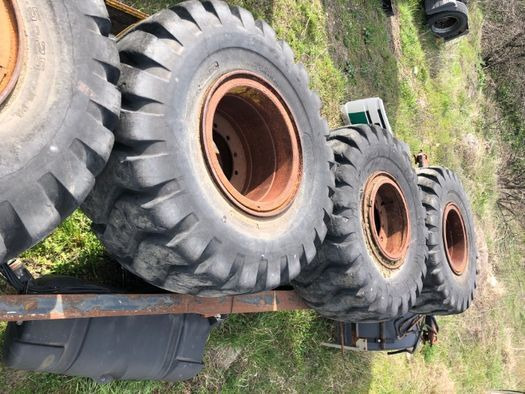 Anvelope Cu 24PR 4 BUC VOLA Incarcator VOLVO KOMATSU JCB - Kompletno kolo: slika 1 Anvelope Cu 24PR 4 BUC VOLA Incarcator VOLVO KOMATSU JCB - Kompletno kolo: slika 1