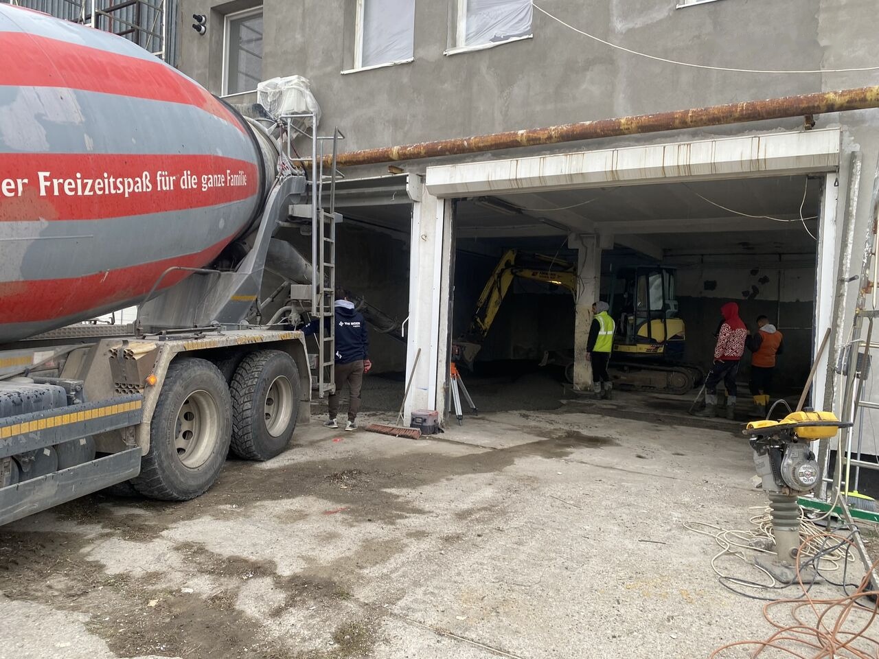 CIFA - Polprikolica mešalec betona: slika 2 CIFA - Polprikolica mešalec betona: slika 2