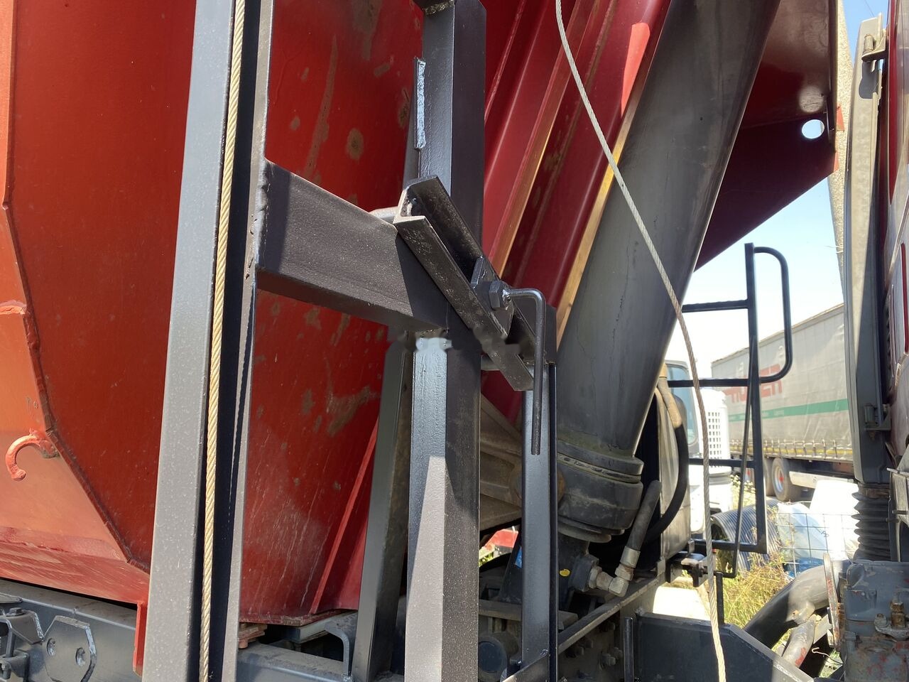 Hyva HARDOX 6x4 BENA basculabila CA NOUA - Odprti keson: slika 4 Hyva HARDOX 6x4 BENA basculabila CA NOUA - Odprti keson: slika 4