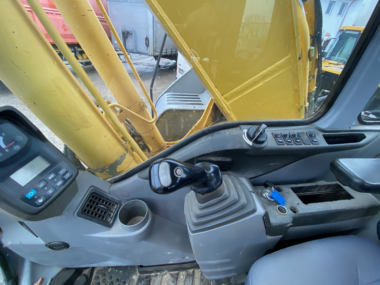 New Holland Kobelco E 215 22 T Klima - Bager goseničar: slika 4 New Holland Kobelco E 215 22 T Klima - Bager goseničar: slika 4