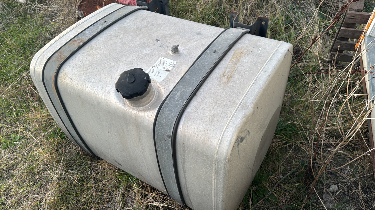 REZERVOR MAN 450 L MAN TGX truck - Rezervoar za gorivo za Tovornjak: slika 4 REZERVOR MAN 450 L MAN TGX truck - Rezervoar za gorivo za Tovornjak: slika 4