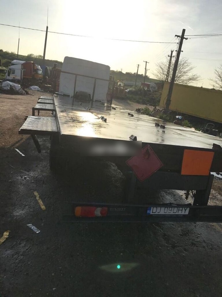 Renault Midlum DXI Adr Transport Butelii - Tovornjak s kesonom: slika 5 Renault Midlum DXI Adr Transport Butelii - Tovornjak s kesonom: slika 5