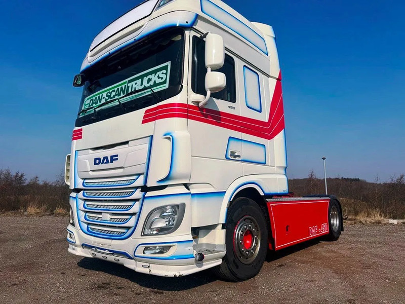 DAF XF 450 DAF XF 450 Special Interior. 706000 km. Euro 6 - Vlačilec: slika 1 DAF XF 450 DAF XF 450 Special Interior. 706000 km. Euro 6 - Vlačilec: slika 1