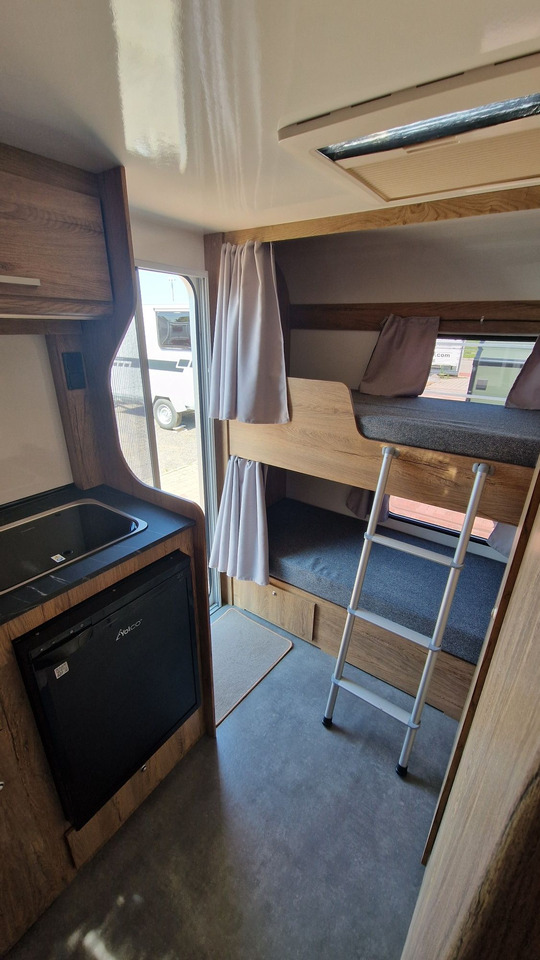 N-LAZUR Niewiadów Nowa Przyczepa Kempingowa dla 4 osób z Łazienką - Počitniška prikolica: slika 3 N-LAZUR Niewiadów Nowa Przyczepa Kempingowa dla 4 osób z Łazienką - Počitniška prikolica: slika 3