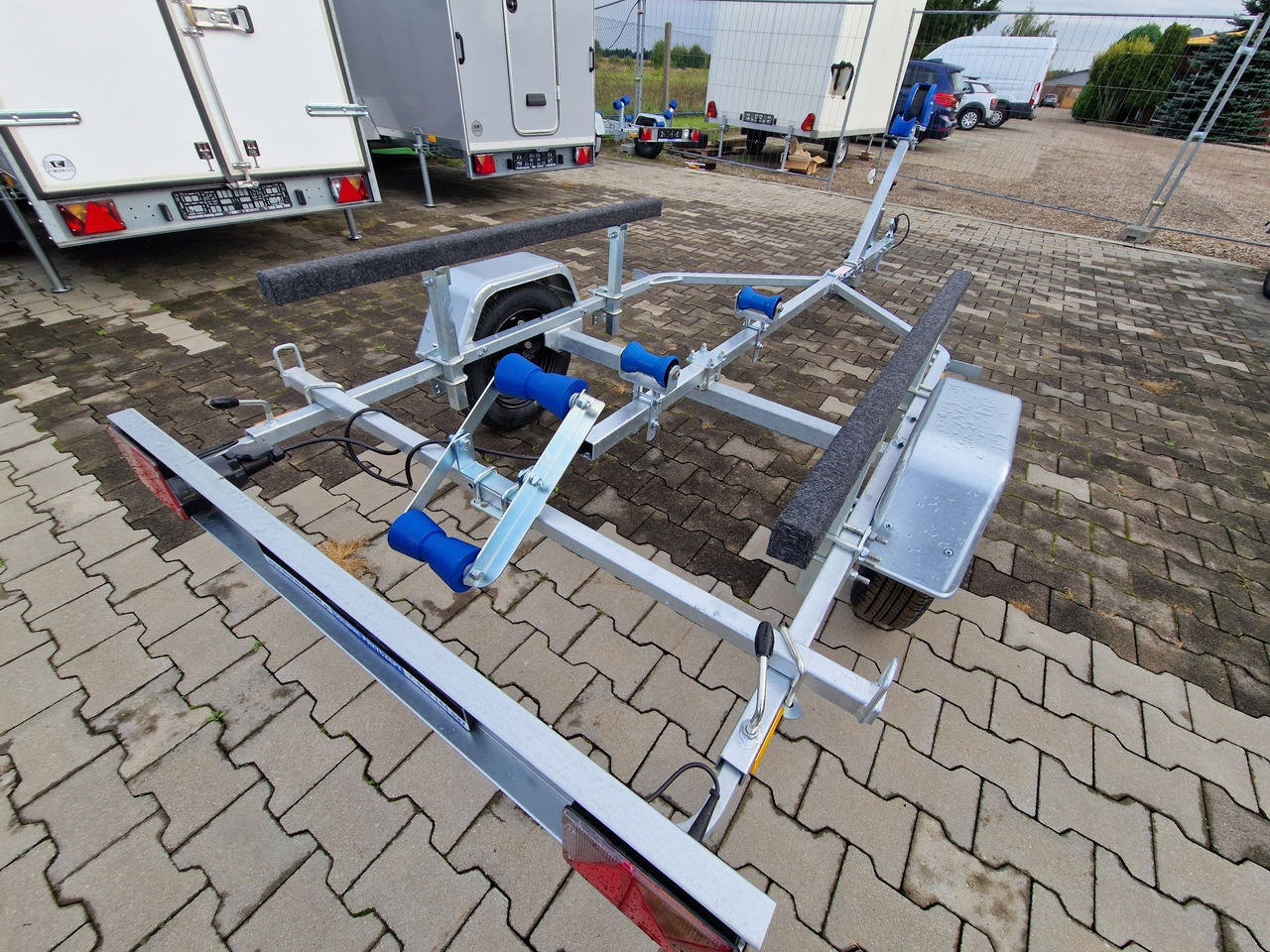 Nowa Przyczepa 2025 Podłodziowa ponton łódź Niewiadów P400 P415 do 6m - Prikolica avtotransporter: slika 4 Nowa Przyczepa 2025 Podłodziowa ponton łódź Niewiadów P400 P415 do 6m - Prikolica avtotransporter: slika 4