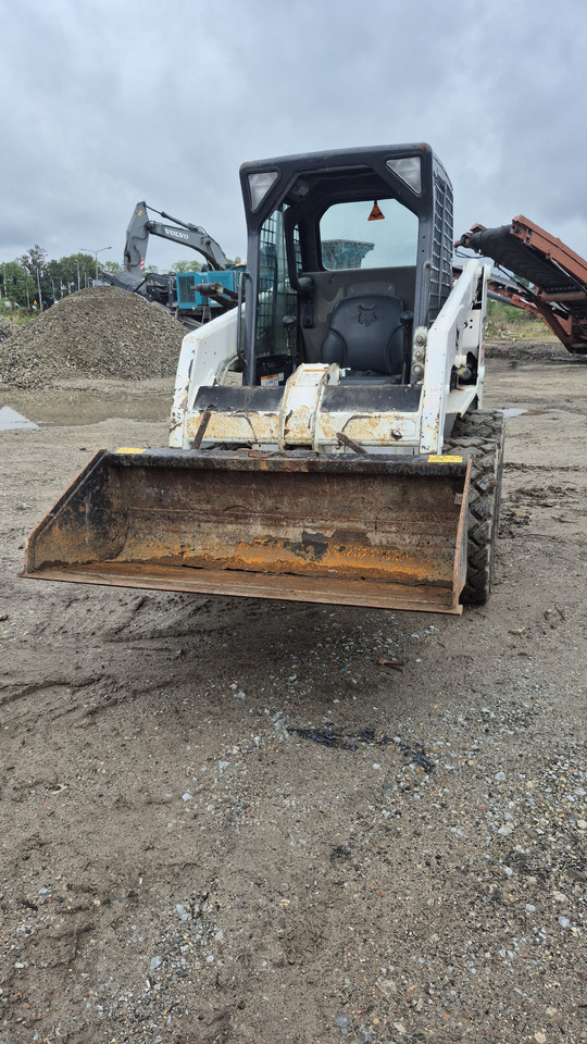 BOBCAT S130 - Mini nakladalec: slika 3 BOBCAT S130 - Mini nakladalec: slika 3