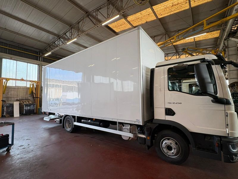 CUBO CON PEDANA 4x2 250hp MAN TGL 12.250 4x2 BL CH - Tovornjak zabojnik: slika 4 CUBO CON PEDANA 4x2 250hp MAN TGL 12.250 4x2 BL CH - Tovornjak zabojnik: slika 4