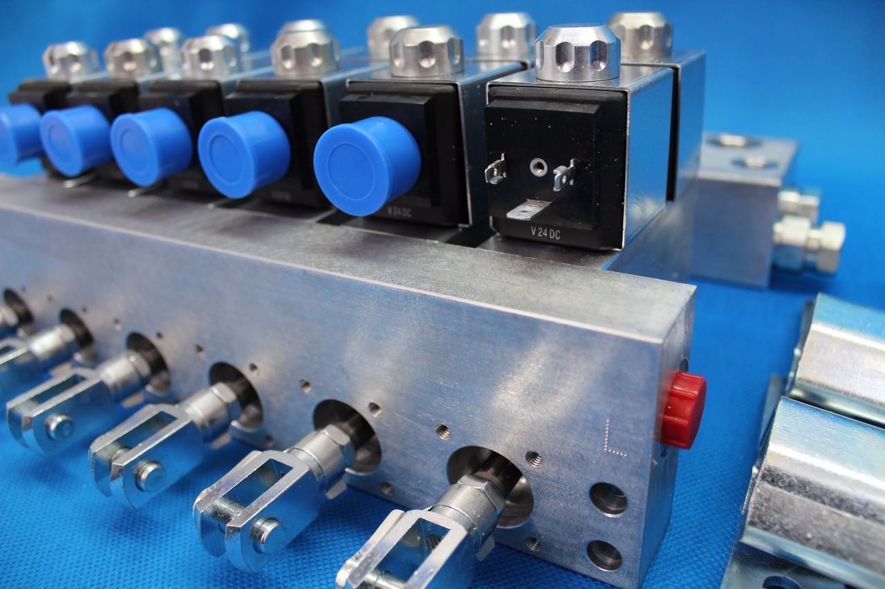 Actuator block MOD 10 for 6 function12/ 24VDC Retrofit Kit for crane with valve without solenoids Fassi Hiab Palfinger 12/24V - Gradbeni stroj: slika 5 Actuator block MOD 10 for 6 function12/ 24VDC Retrofit Kit for crane with valve without solenoids Fassi Hiab Palfinger 12/24V - Gradbeni stroj: slika 5