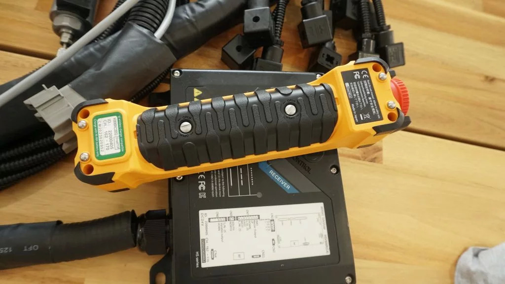 Monoblock hydraulic valve Galtech 3 sections 60 l/min 15 gpm 12 V + Remote radio Palfinger, Hiab, Fassi - Gradbeni stroj: slika 5 Monoblock hydraulic valve Galtech 3 sections 60 l/min 15 gpm 12 V + Remote radio Palfinger, Hiab, Fassi - Gradbeni stroj: slika 5