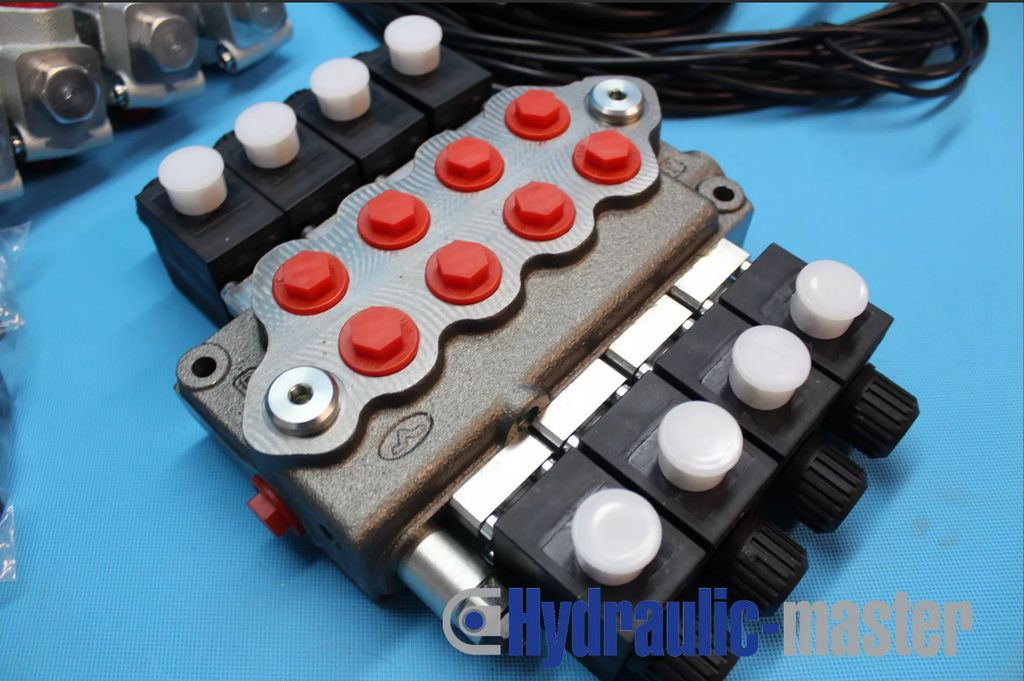 Hydraulic valve Walvoil 4 section 60 l/min 16gpm 12V with 4 float section + cont Walvoil SDE060/4/AN1 - Oprema za rokovanje z materiali: slika 2 Hydraulic valve Walvoil 4 section 60 l/min 16gpm 12V with 4 float section + cont Walvoil SDE060/4/AN1 - Oprema za rokovanje z materiali: slika 2