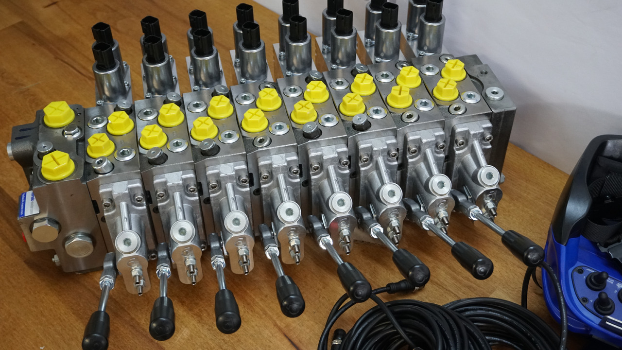 Set SPV with Scanreco RC400 8 Functions Hiab, Palfinger, Fassi - Gozdarska prikolica: slika 5 Set SPV with Scanreco RC400 8 Functions Hiab, Palfinger, Fassi - Gozdarska prikolica: slika 5