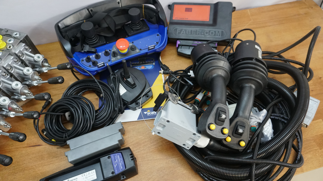 Set SPV with Scanreco RC400 8 Functions Hiab, Palfinger, Fassi - Gozdarska prikolica: slika 2 Set SPV with Scanreco RC400 8 Functions Hiab, Palfinger, Fassi - Gozdarska prikolica: slika 2