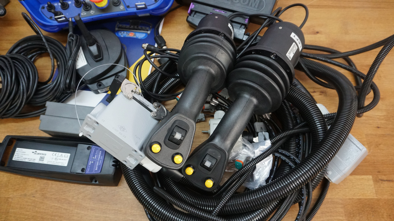 Set SPV with Scanreco RC400 8 Functions Hiab, Palfinger, Fassi - Gozdarska prikolica: slika 4 Set SPV with Scanreco RC400 8 Functions Hiab, Palfinger, Fassi - Gozdarska prikolica: slika 4