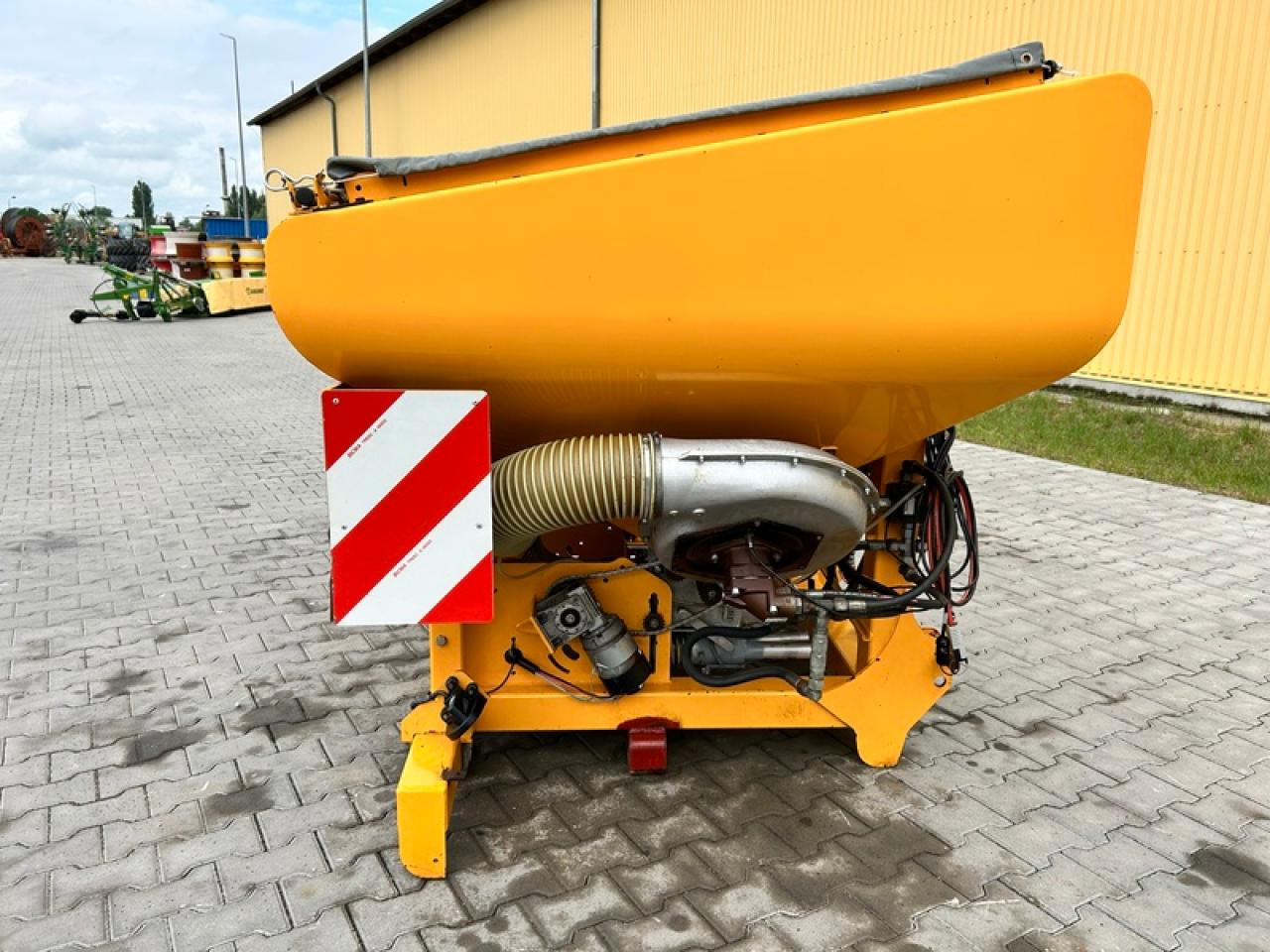 AGRISEM DSF 1600 FRONTTANK - Trosilnik gnojila: slika 2 AGRISEM DSF 1600 FRONTTANK - Trosilnik gnojila: slika 2