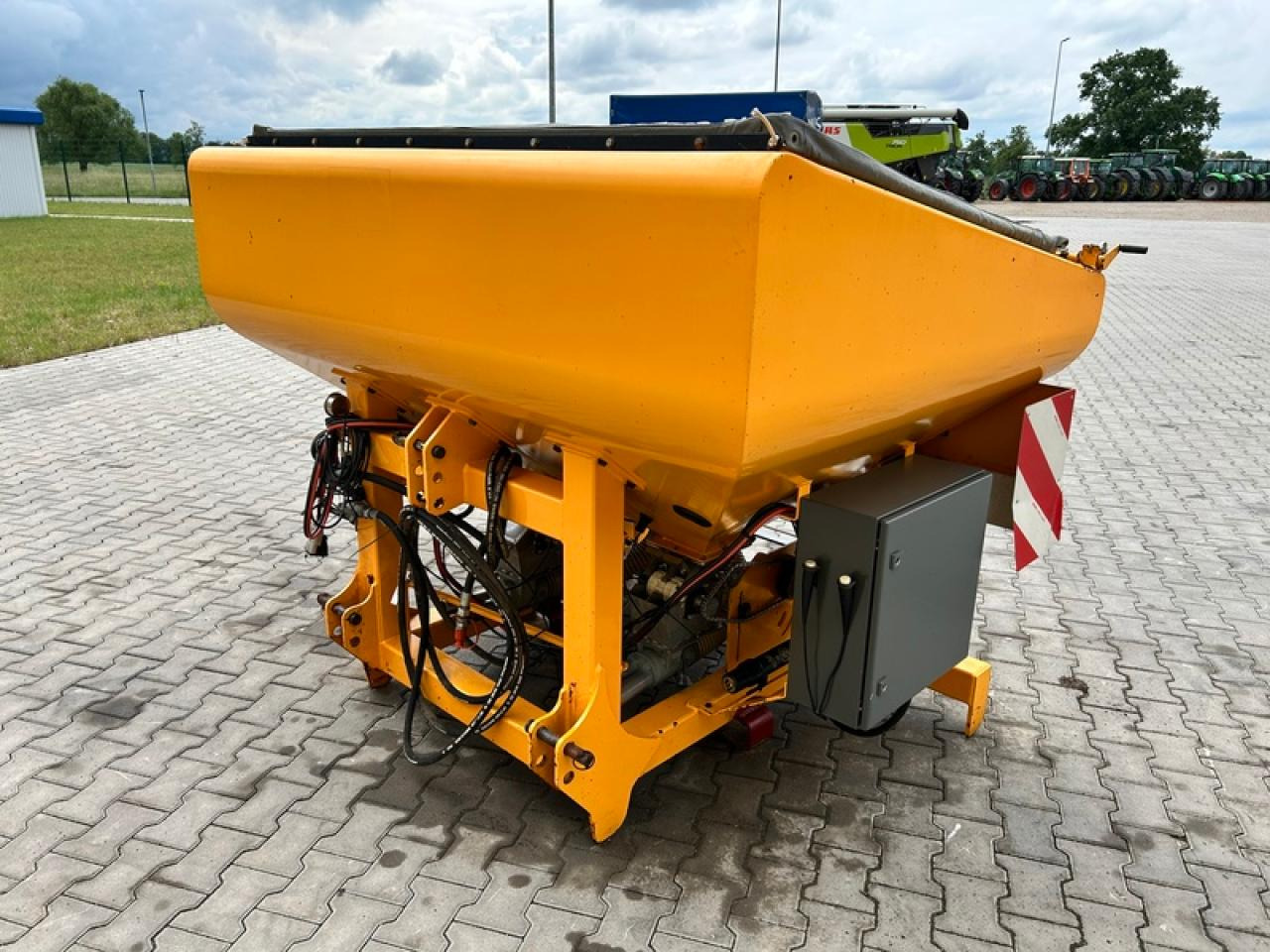 AGRISEM DSF 1600 FRONTTANK - Trosilnik gnojila: slika 4 AGRISEM DSF 1600 FRONTTANK - Trosilnik gnojila: slika 4