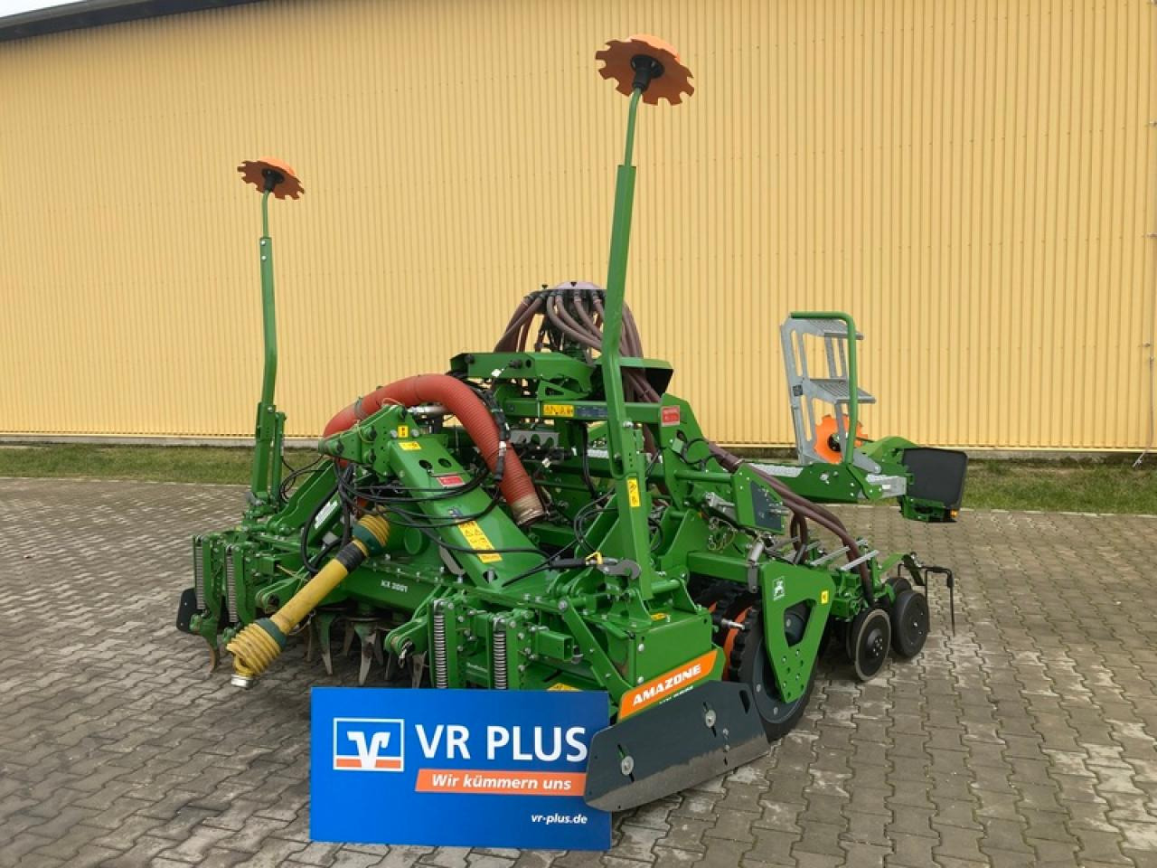 Amazone KX3001 + AVANT3002NUR 320HA - Sejalni kombajn: slika 1 Amazone KX3001 + AVANT3002NUR 320HA - Sejalni kombajn: slika 1