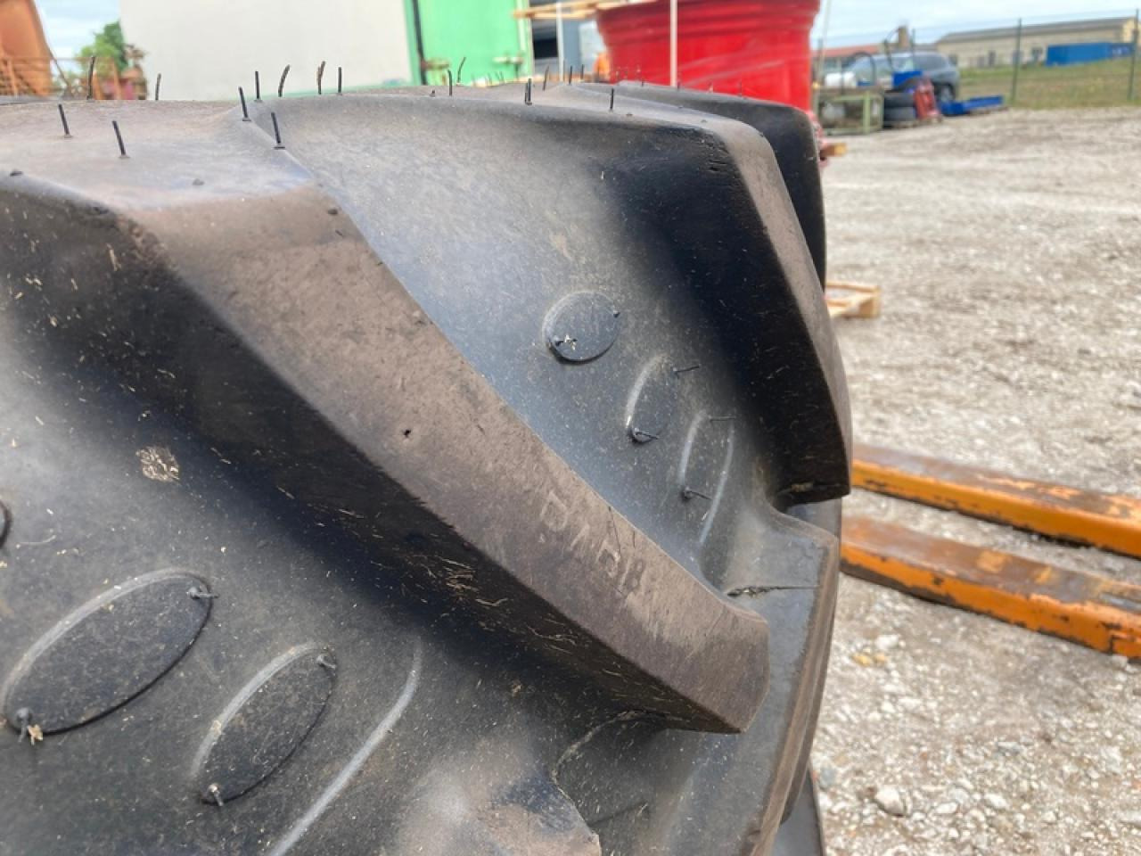 BKT 460/85R34+520/85R46 NEUWERTIG - Guma: slika 5 BKT 460/85R34+520/85R46 NEUWERTIG - Guma: slika 5