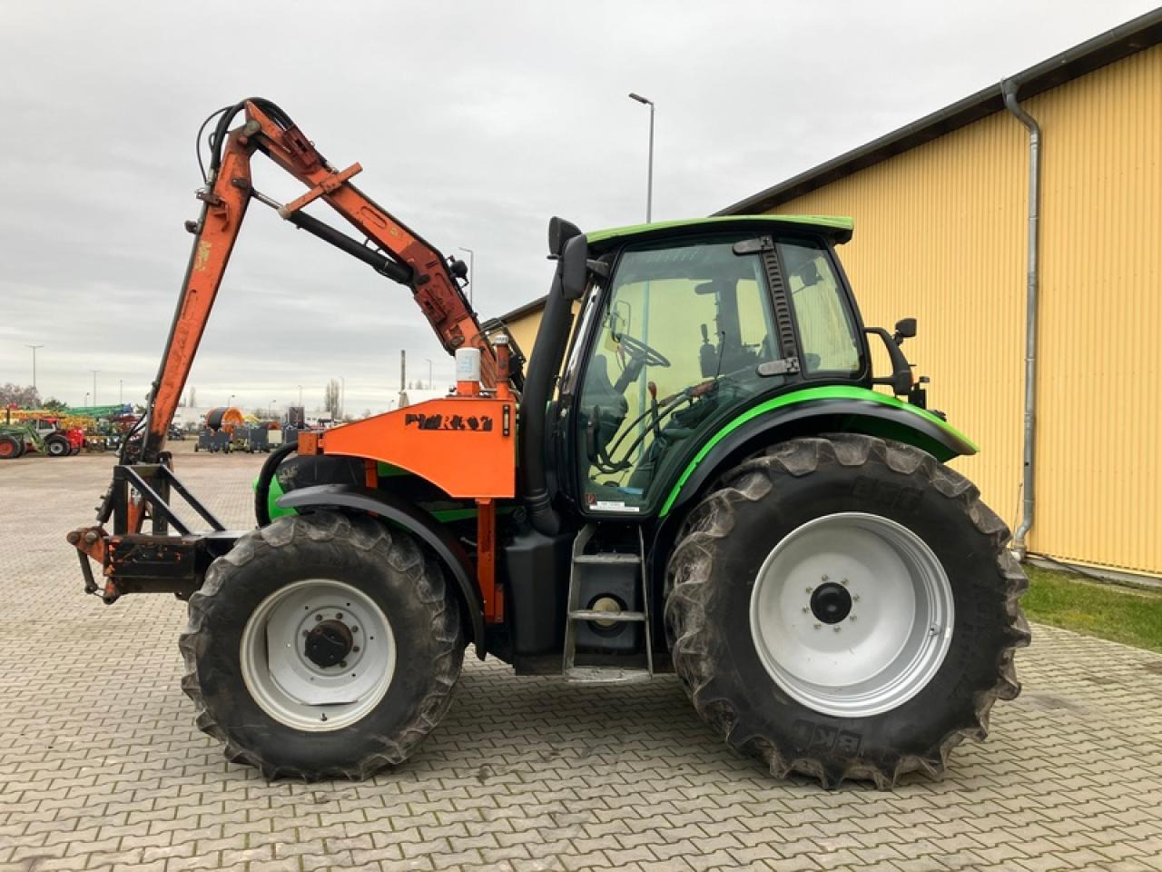 Deutz-Fahr AGROTRON 150 TT+BERKY MÄHAUSLEGER - Traktor: slika 2 Deutz-Fahr AGROTRON 150 TT+BERKY MÄHAUSLEGER - Traktor: slika 2