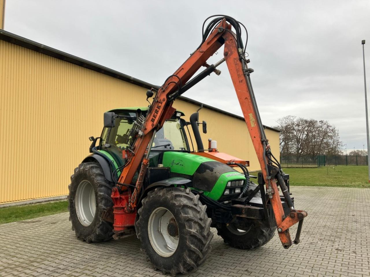Deutz-Fahr AGROTRON 150 TT+BERKY MÄHAUSLEGER - Traktor: slika 5 Deutz-Fahr AGROTRON 150 TT+BERKY MÄHAUSLEGER - Traktor: slika 5