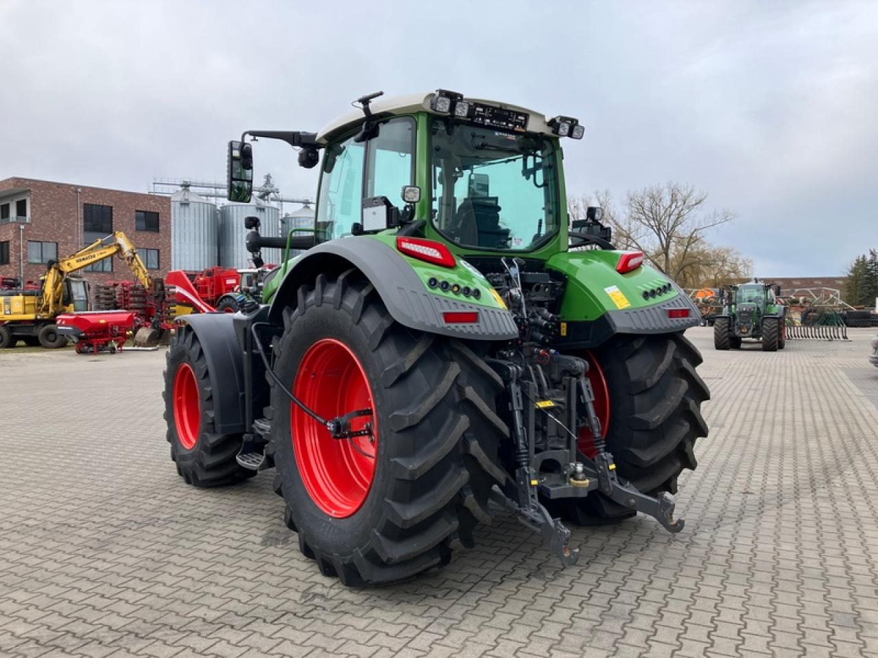 Fendt VARIO 724 GEN7 // RTK // RDA - Traktor: slika 3 Fendt VARIO 724 GEN7 // RTK // RDA - Traktor: slika 3