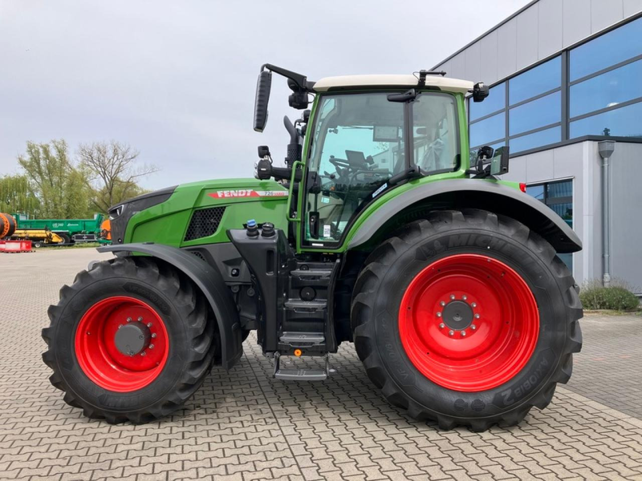 Fendt VARIO726 GEN 7 PROFI PLUS SET 2 - Traktor: slika 2 Fendt VARIO726 GEN 7 PROFI PLUS SET 2 - Traktor: slika 2