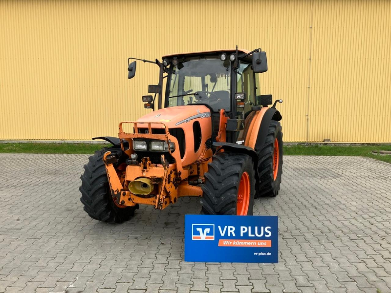 John Deere 5720 - Traktor: slika 1 John Deere 5720 - Traktor: slika 1