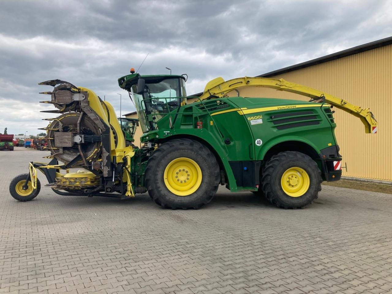 John Deere 8600 I - Kombajn za krmo: slika 2 John Deere 8600 I - Kombajn za krmo: slika 2