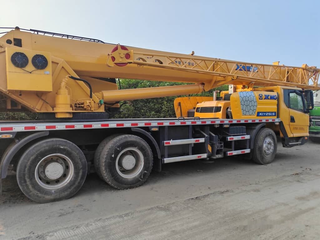 XCMG XCT25 XCT35 25T 25ton 35T 35ton - Avtodvigalo: slika 5 XCMG XCT25 XCT35 25T 25ton 35T 35ton - Avtodvigalo: slika 5