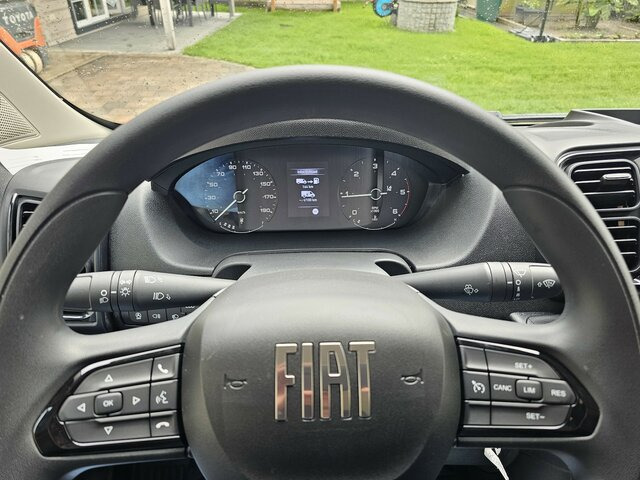 FIAT Ducato 35 L3H2 MAXI 13m³ 180 Klima Kamera - Furgon: slika 4 FIAT Ducato 35 L3H2 MAXI 13m³ 180 Klima Kamera - Furgon: slika 4