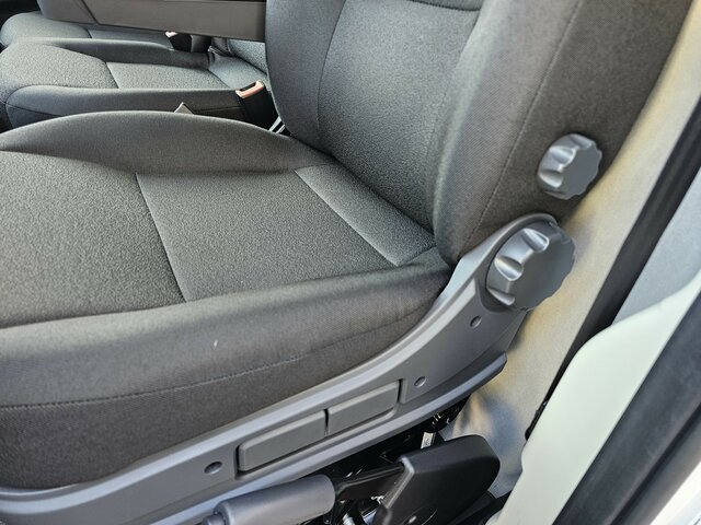 FIAT Ducato 35 MAXI L4H2 140 15m³ Serie10 9.2 Safety - Furgon: slika 2 FIAT Ducato 35 MAXI L4H2 140 15m³ Serie10 9.2 Safety - Furgon: slika 2