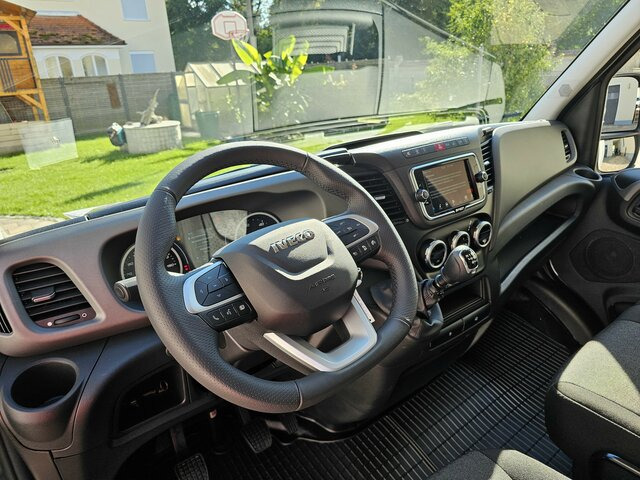 IVECO Daily 35S18 3.0 Koffer Voll-LED Navigation - Dostavno vozilo z zabojnikom: slika 5 IVECO Daily 35S18 3.0 Koffer Voll-LED Navigation - Dostavno vozilo z zabojnikom: slika 5