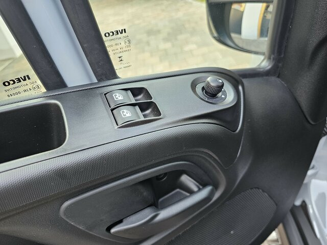 IVECO Daily 35S18HA8V DOKA Hi-Matic 12m³ 2xSchiebetür - Furgon, Dostavno vozilo z dvojno kabino: slika 2 IVECO Daily 35S18HA8V DOKA Hi-Matic 12m³ 2xSchiebetür - Furgon, Dostavno vozilo z dvojno kabino: slika 2