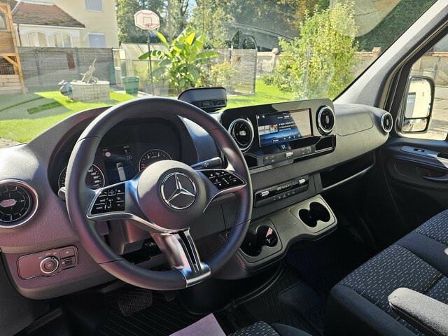 MERCEDES-BENZ Sprinter 317 CDI Kasten L2H2 AHK 3,5t MBUX10,25... - Furgon: slika 3 MERCEDES-BENZ Sprinter 317 CDI Kasten L2H2 AHK 3,5t MBUX10,25... - Furgon: slika 3