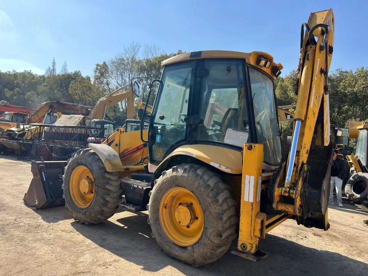 Bager nakladalec JCB 4cx: slika 1