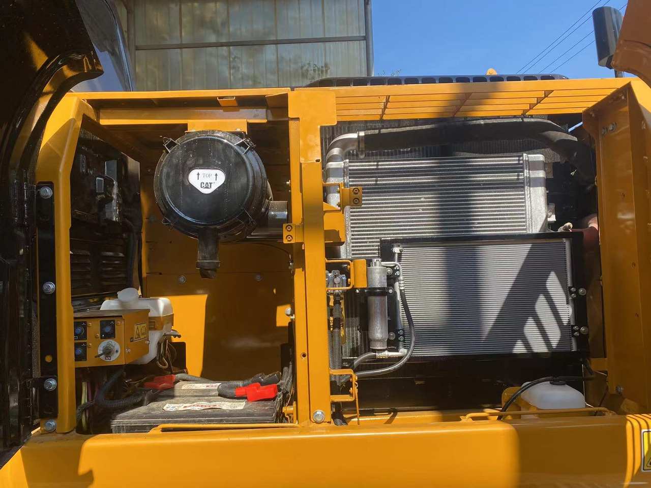 CAT 320DL Excavator - Bager goseničar: slika 4 CAT 320DL Excavator - Bager goseničar: slika 4