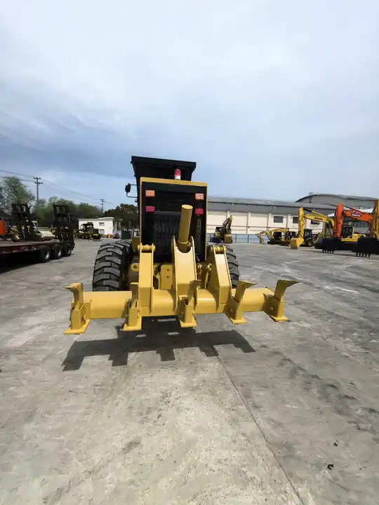 CAT motor grader used caterpillar 140k 140h second hand high quality low hours motor grader for sale - Greder: slika 3 CAT motor grader used caterpillar 140k 140h second hand high quality low hours motor grader for sale - Greder: slika 3