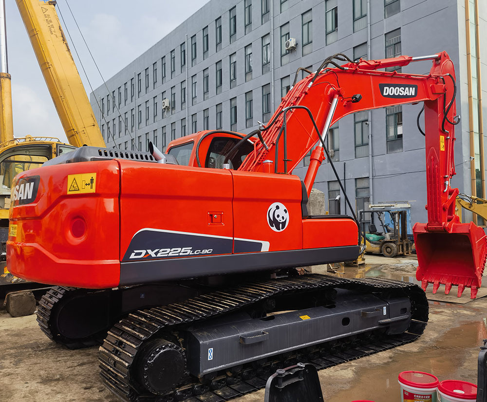 DOOSAN Doosan DX225LC-9c Crawler excavator - Bager goseničar: slika 1 DOOSAN Doosan DX225LC-9c Crawler excavator - Bager goseničar: slika 1
