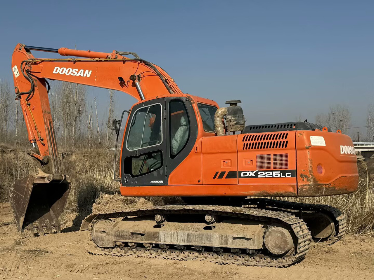 DOOSAN Doosan DX225LC Crawler excavator - Bager goseničar: slika 2 DOOSAN Doosan DX225LC Crawler excavator - Bager goseničar: slika 2